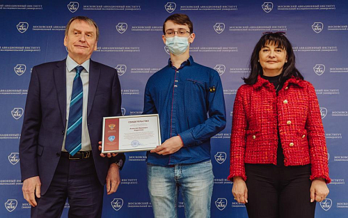 В МАИ наградили получателей стипендий Президента и Правительства РФ