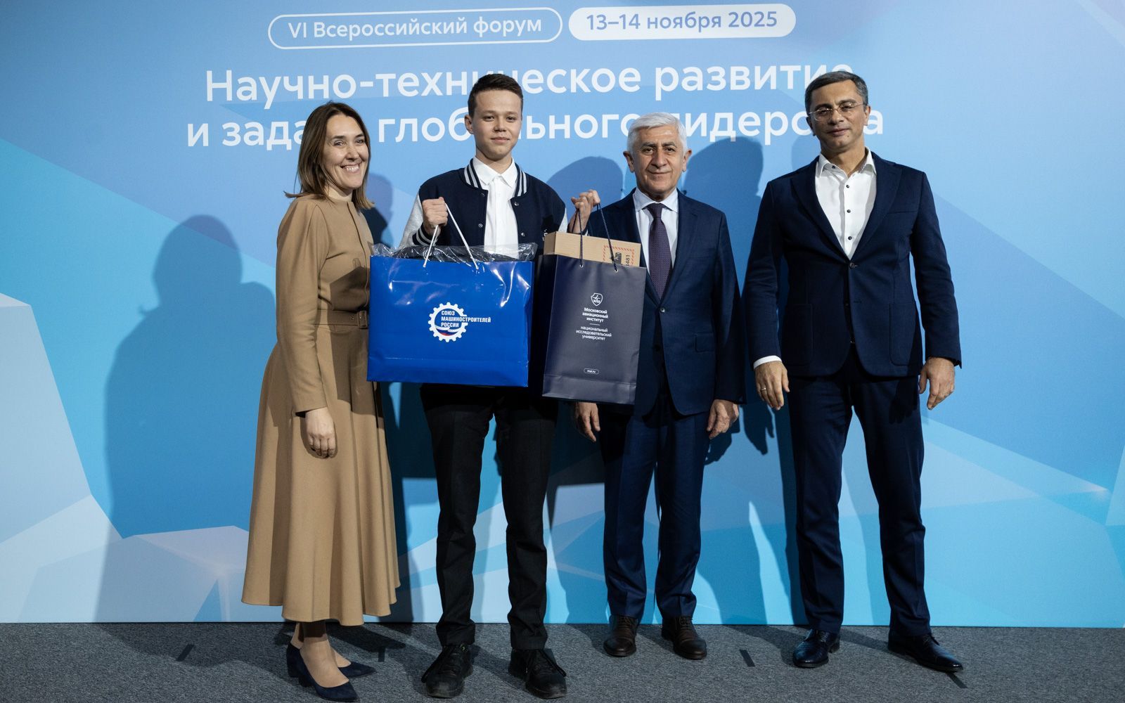 Метеодрон, VR-тренажёр и электросонар: объявлены победители конкурса «Я — конструктор будущего» МАИ и СоюзМаш