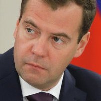 Медведев велел создать систему контроля плагиата в дипломах студентов