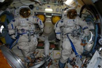 В открытом космосе побывало одновременно два выпускника МАИ
