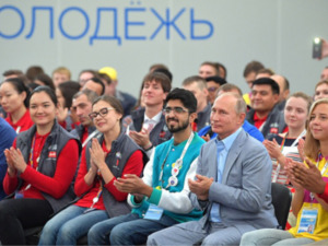 Путин посетил презентацию потока «Авиация будущего» с участием маёвцев 