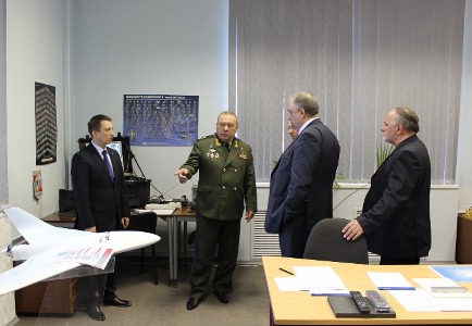 МАИ посетил командующий ВДВ В. А. Шаманов