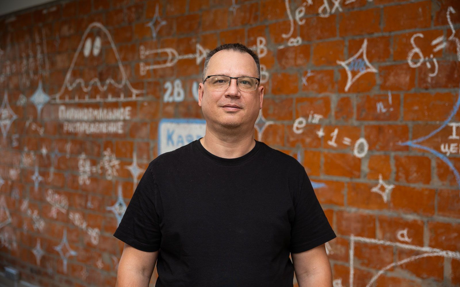 Подключить мозг к ИИ без операции: реальность проекта OpenAI и конспирологические мифы