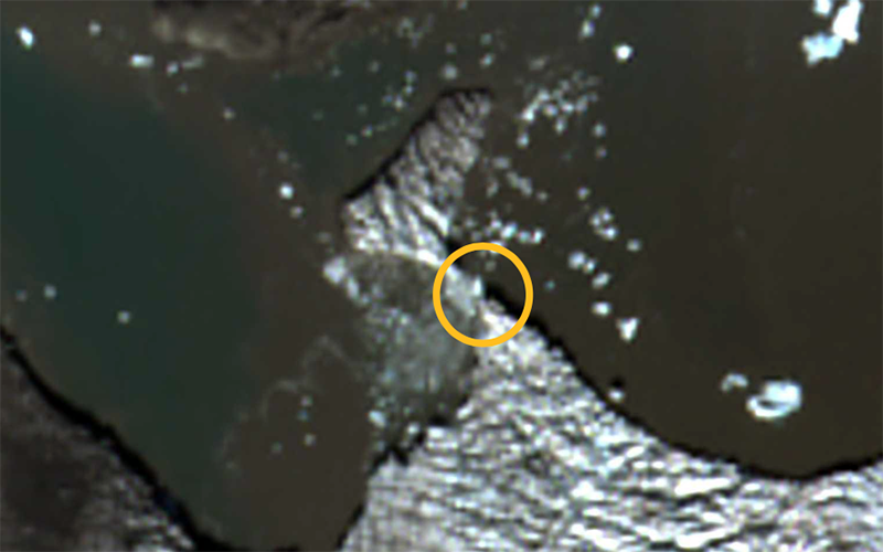 Открой новый остров. Следы пирамид в Северном Ледовитом океане. Школьники обнаружили новый остров в Арктике. Неизвестный остров на спутнике. Новосибирские острова снимок со спутника.