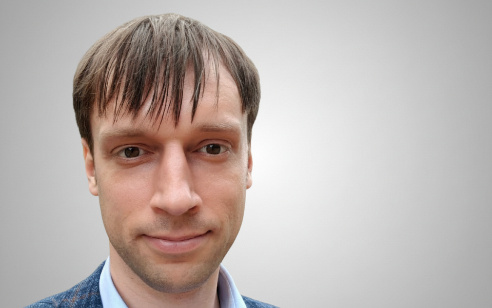 «Робот — это железо, и ведёт оно себя не так, как в учебнике»: технический директор CRP automation обучает инженеров МАИ на реальном производстве