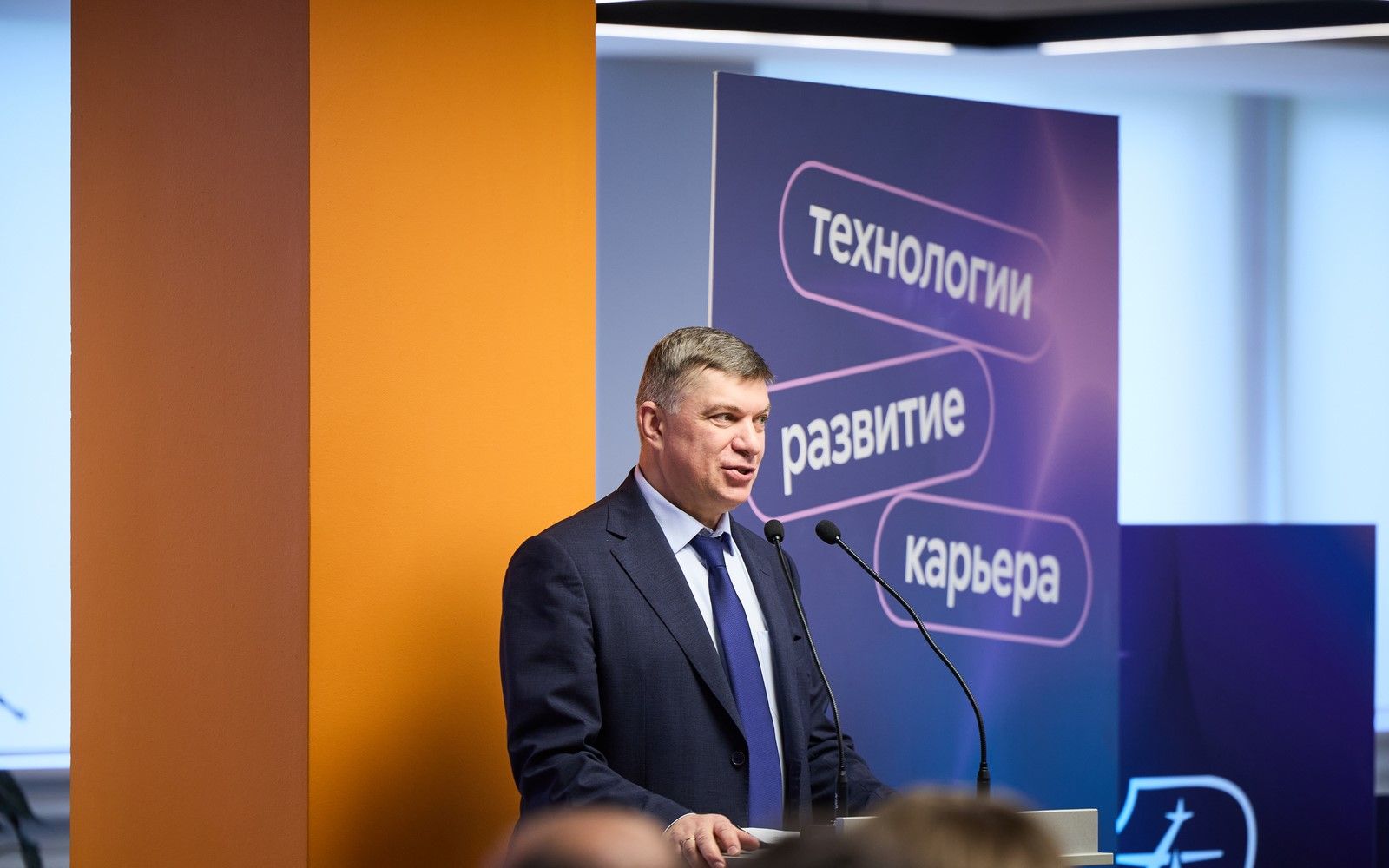 От спутников до технологий для РОС: проректор Андрей Иванов о космических проектах МАИ