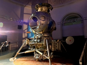 «Лунный корабль» из МАИ: Москва-Лондон-Москва