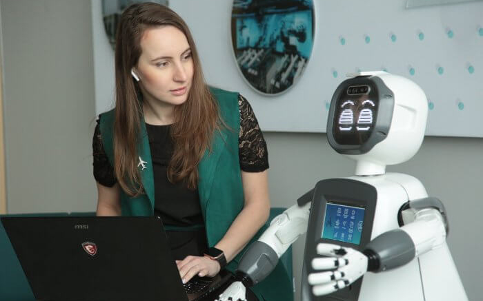 Созданный в МАИ робот «Маша» заговорит на иностранных языках