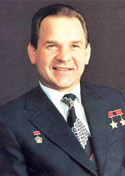Выпускнику МАИ, летчику-космонавту СССР В. Н. Кубасову, исполнилось 75 лет 