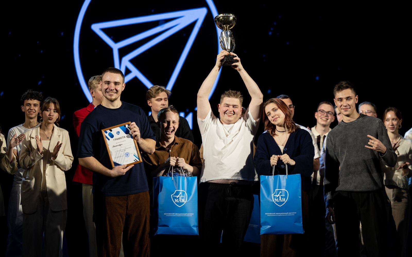 Жизненный юмор от студентов и выпускников: в МАИ прошёл Зимний кубок КВН