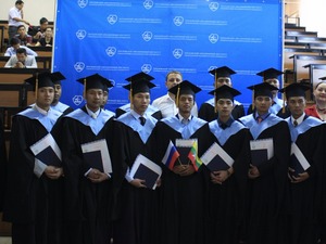 Вручение дипломов маёвским студентам из Мьянмы