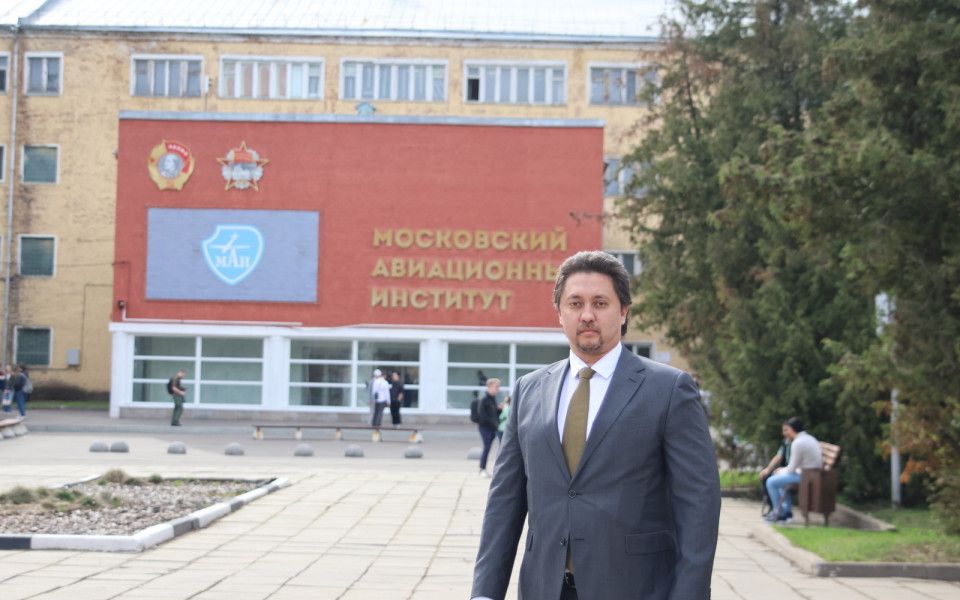 Хотел быть рок-звездой, но променял концерты на пары в МАИ: доцент Роман Ким о поисках призвания