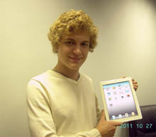 i-Free вручила iPad 2 студенту МАИ