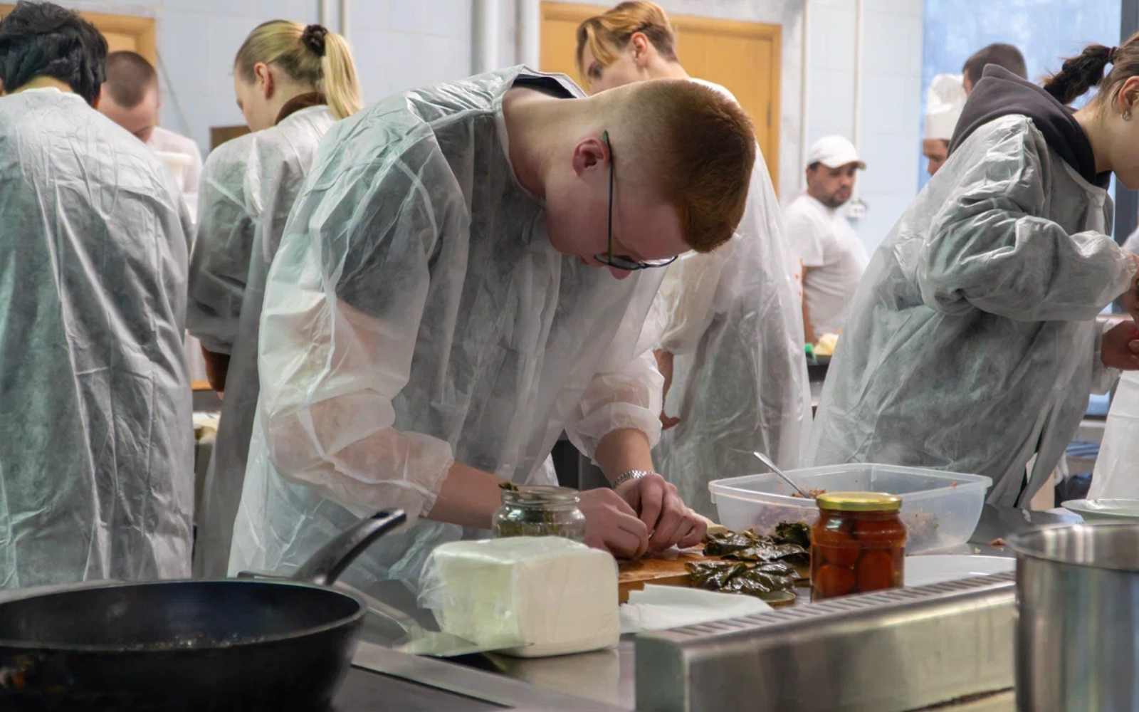 Маёвцы устроили гастрономический батл «Кухни народов России»