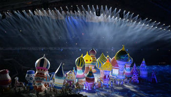Выпускники МАИ подняли российский триколор на открытии Олимпиады