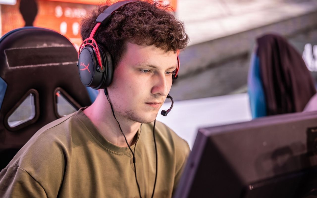 «Киберспорт — это жёсткая дисциплина и упорство»: студент МАИ Артём Казимир о победах на российских аренах