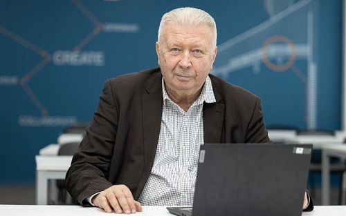 «Российские заводы, конструкторские бюро и космодромы ждут готового специалиста»: как эксперт ГКНПЦ имени М.В. Хруничева передаёт производственный опыт студентам МАИ