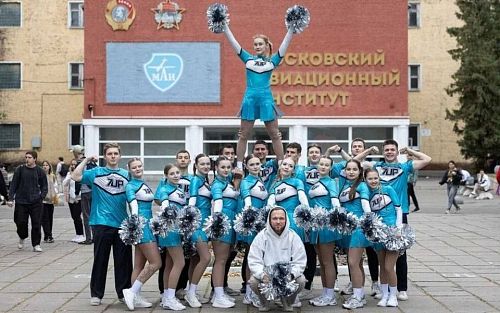 «Танцуем всё»: как в маёвском коллективе 7UP уживаются народный стиль, хип-хоп и акробатика 