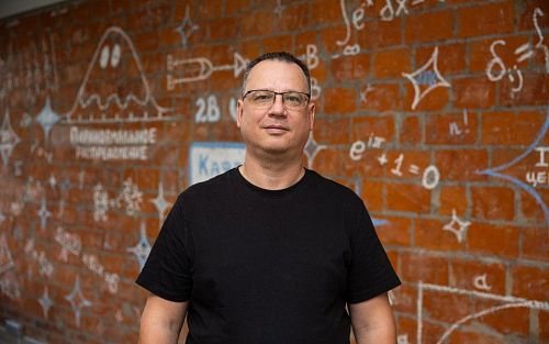 Подключить мозг к ИИ без операции: реальность проекта OpenAI и конспирологические мифы