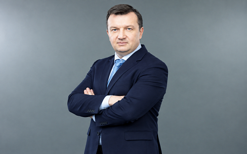 «Моя задача — позволить студентам быть инженерами на парах»: эксперт YADRO  — о балансе фундаментальных знаний и практики.