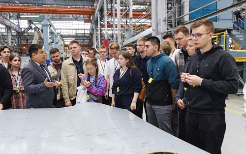 Более 30 маёвцев приступили к прохождению летней авиапрактики на КнААЗ