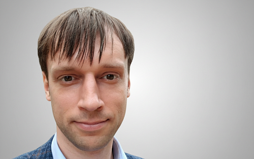 «Робот — это железо, и ведёт оно себя не так, как в учебнике»: технический директор CRP automation обучает инженеров МАИ на реальном производстве