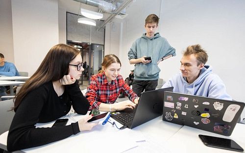 Пропеллер, бизнес-разведка и помощь медикам: авторы первых ВКР-стартапов в МАИ рассказали о своих проектах