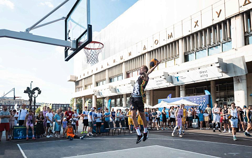 Лето, юмор, баскетбол: МАИ стал соорганизатором праздника ко Дню молодёжи в «Музеоне»