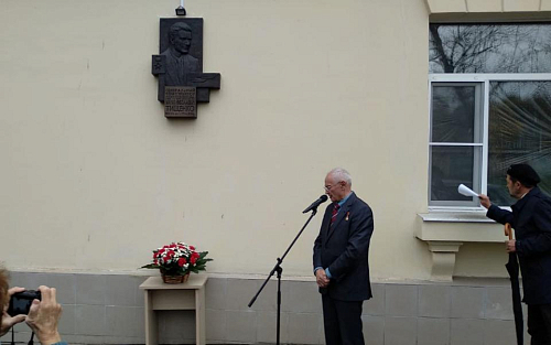 В Москве открыли мемориальную доску в честь выдающегося маёвца Марата Тищенко
