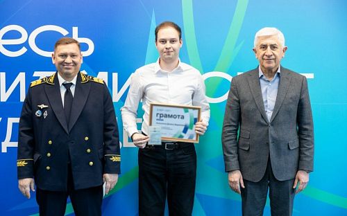 В МАИ вручили первые в России свидетельства пилотов-инструкторов по управлению тяжелыми БПЛА