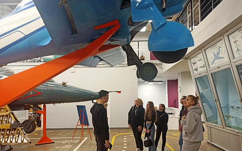 Студенты Передовой инженерной аэрокосмической школы Самарского университета посетили МАИ