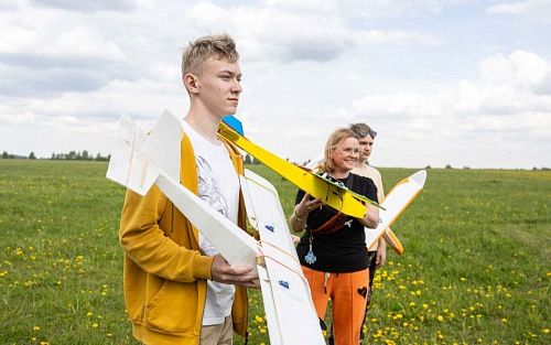 Более 500 школьников приняли участие в масштабных соревнованиях МАИ по авиамоделированию