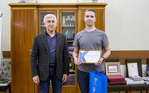 Михаил Погосян наградил студентов МАИ, победивших в конкурсе «Твой ход»
