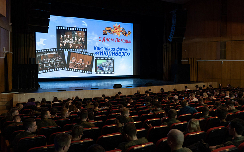 Более 400 маёвцев посетили кинопоказ фильма «Нюрнберг»
