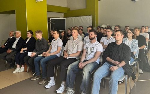 Более 30 маёвцев приступили к прохождению летней авиапрактики на КнААЗ