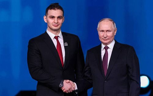 Маёвец получил премию президента за вклад в укрепление обороноспособности России
